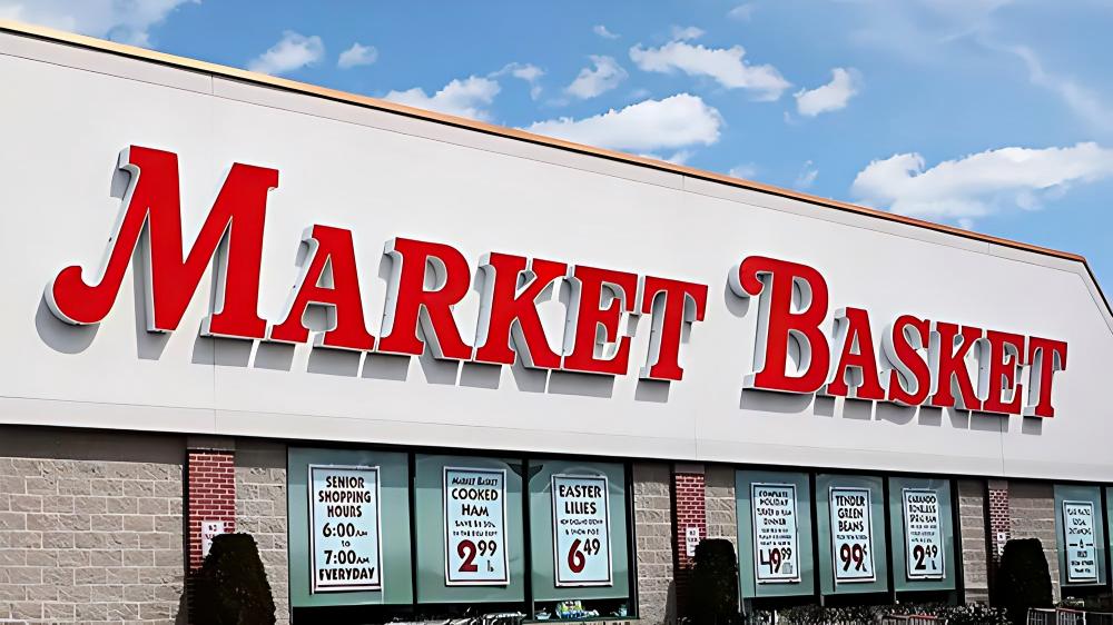 Custom LED illuminated signs for storefront and business branding